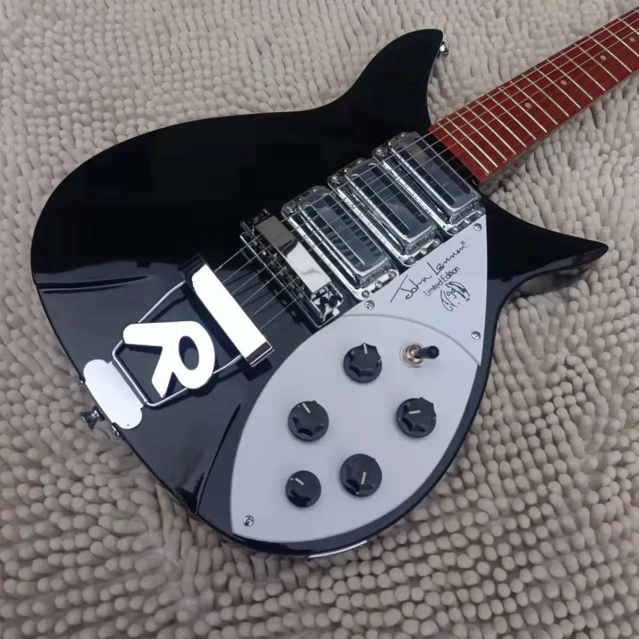 Rick 325 Gitara Johna Lennona 527 mm Długość osi 21 Lad 3 Tostera Przetworniki Rickenbacker Czarny Kolor Naturalny Obraz 0