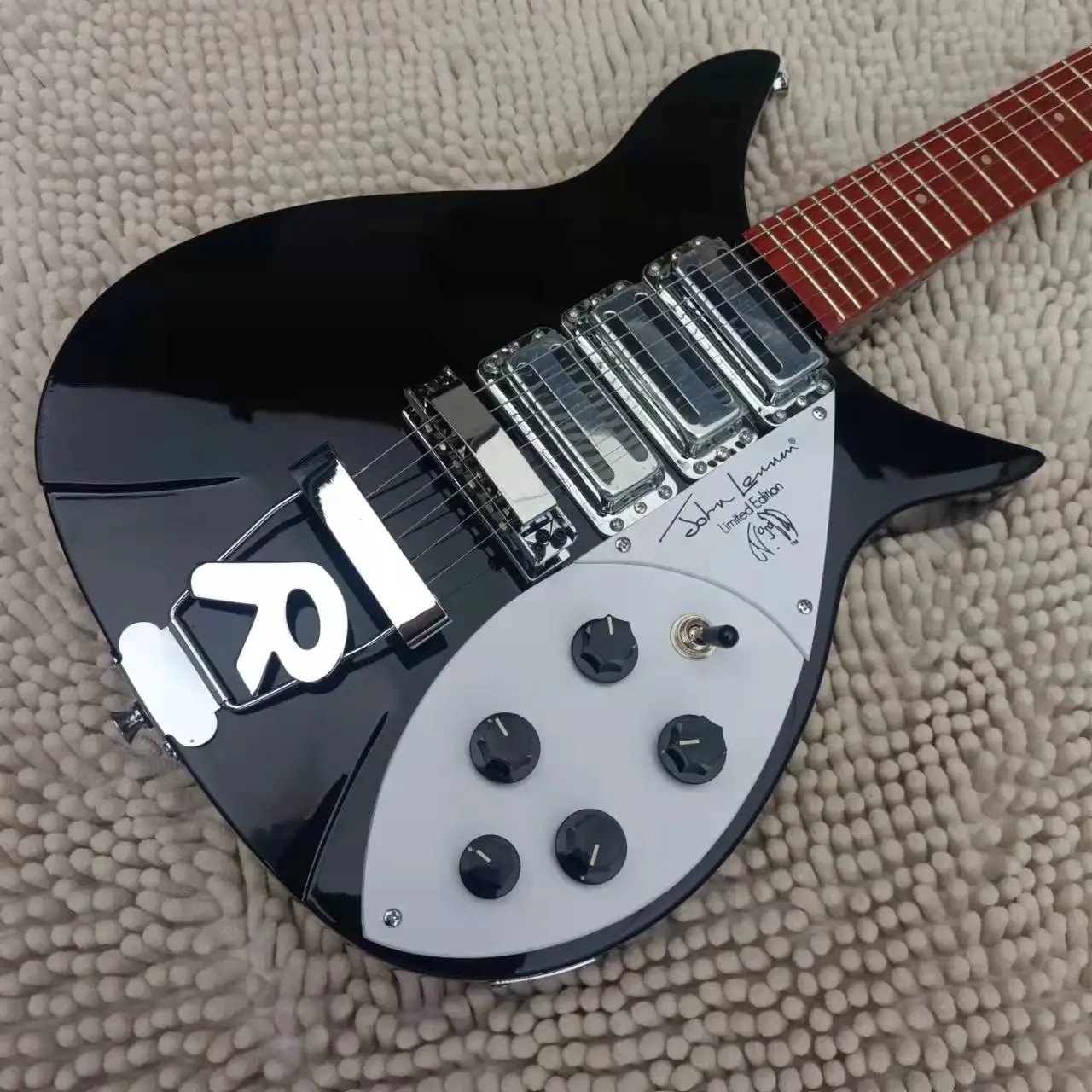 Rick 325 Gitara Johna Lennona 527 mm Długość osi 21 Lad 3 Tostera Przetworniki Rickenbacker Czarny Kolor Naturalny Obraz 2