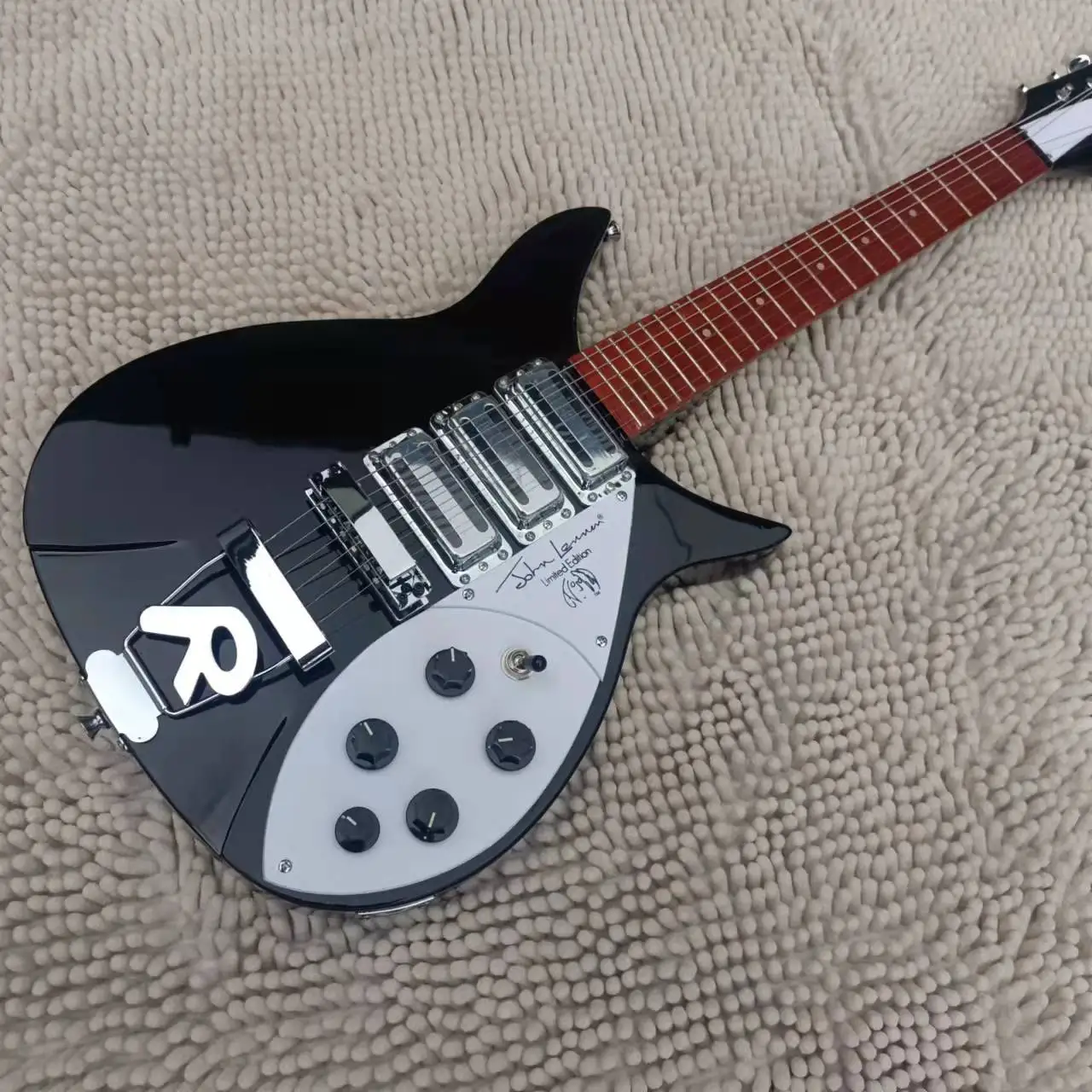Rick 325 Gitara Johna Lennona 527 mm Długość osi 21 Lad 3 Tostera Przetworniki Rickenbacker Czarny Kolor Naturalny Obraz 3
